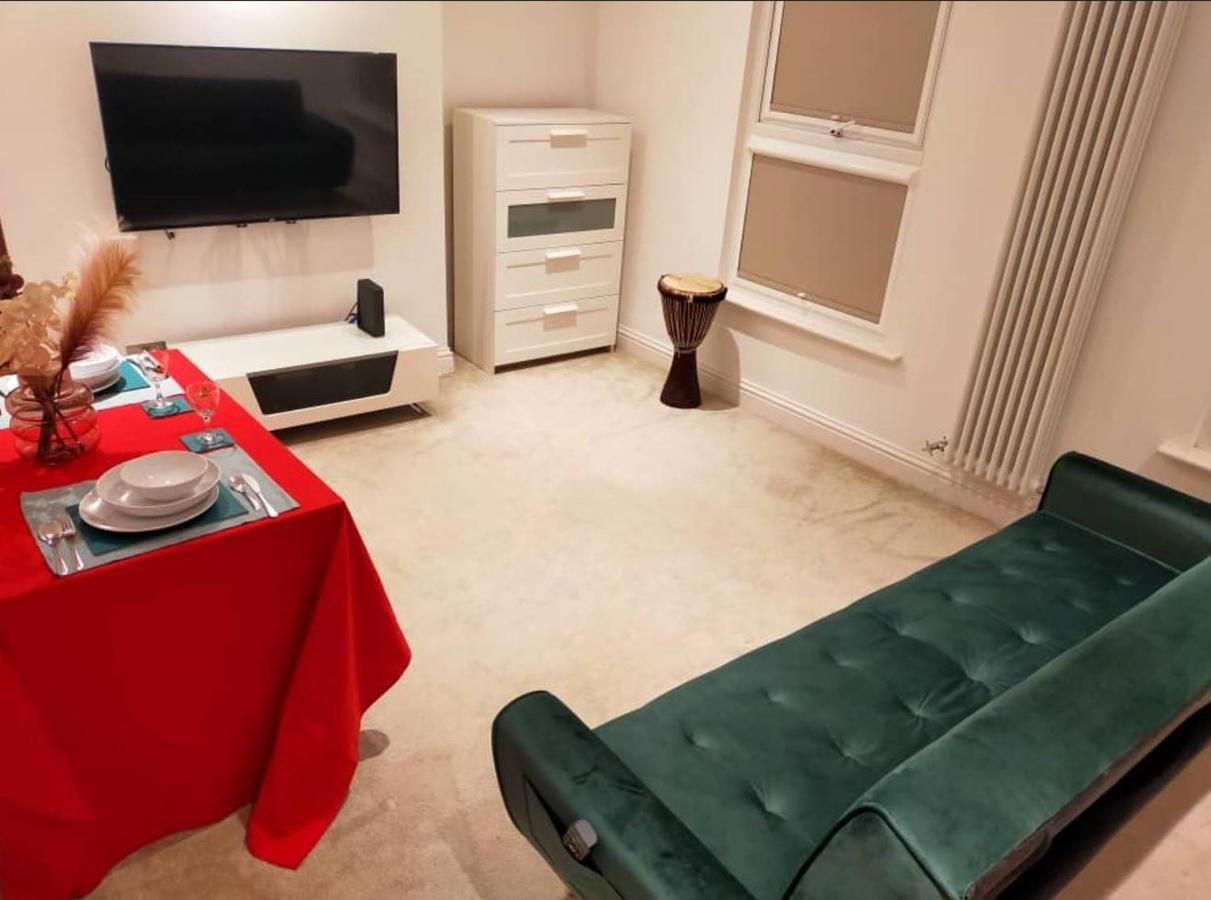 Fully-Equipped Flat In The City Of Londres Extérieur photo