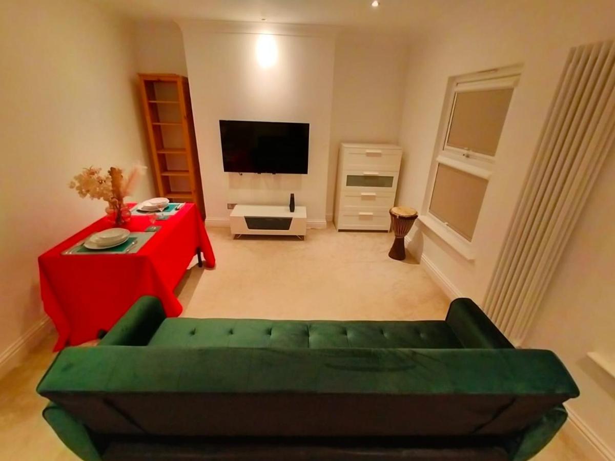 Fully-Equipped Flat In The City Of Londres Extérieur photo