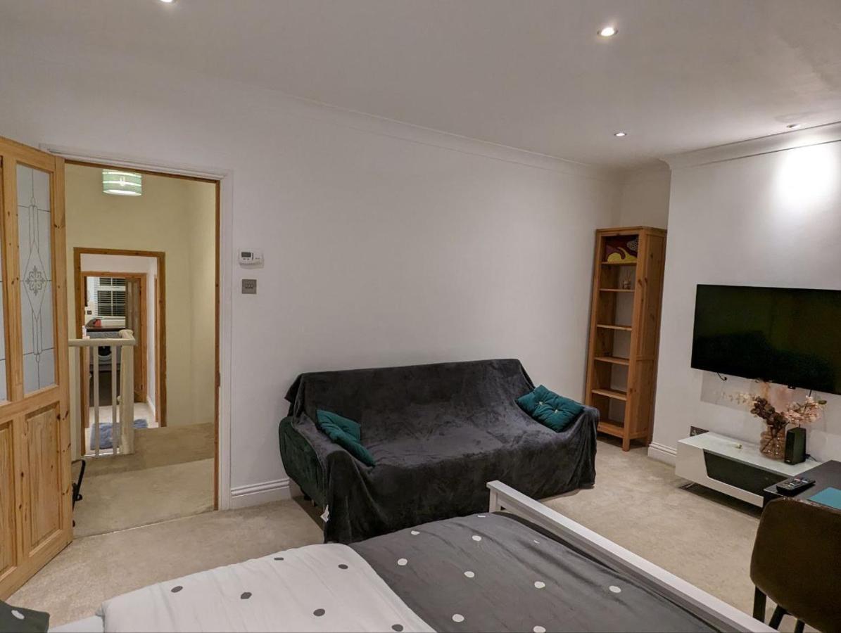Fully-Equipped Flat In The City Of Londres Extérieur photo